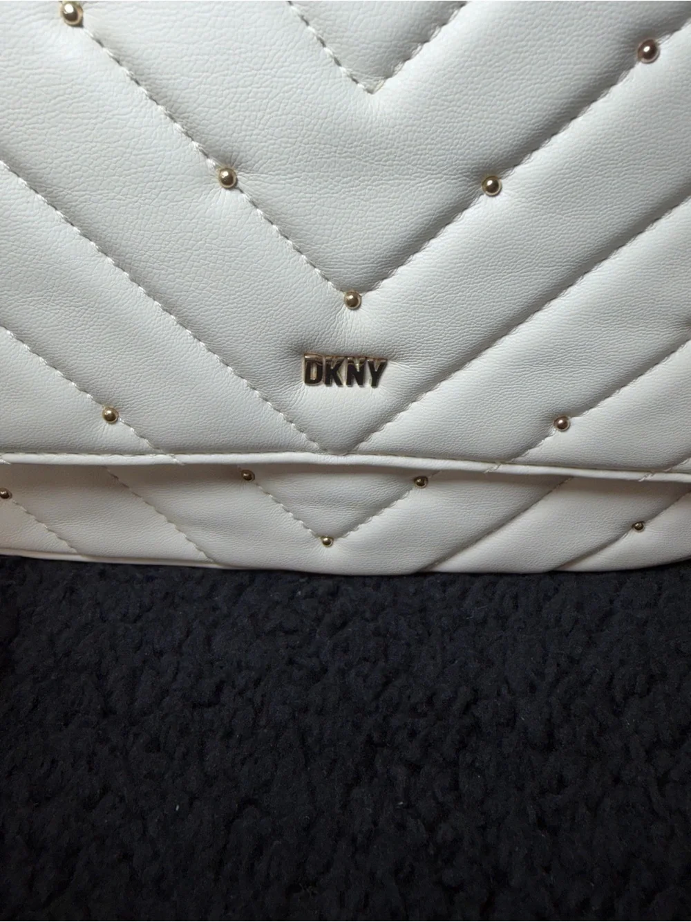 DKNY Veronica Large Shoulder Crossbody Bag White Quilted Gold Chain 02509